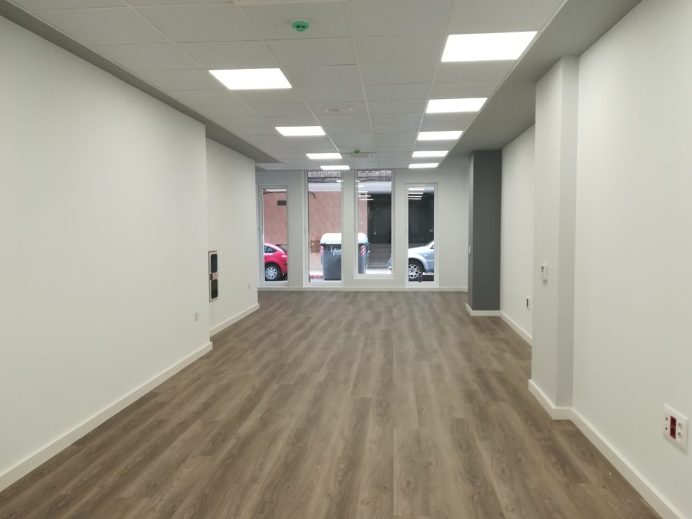 Diseño, proyecto, simulación energética y dirección de obra para la adecuación de local comercial a las nuevas dependencias de las oficinas de la consejería de bienestar social en Albacete (JCCM)